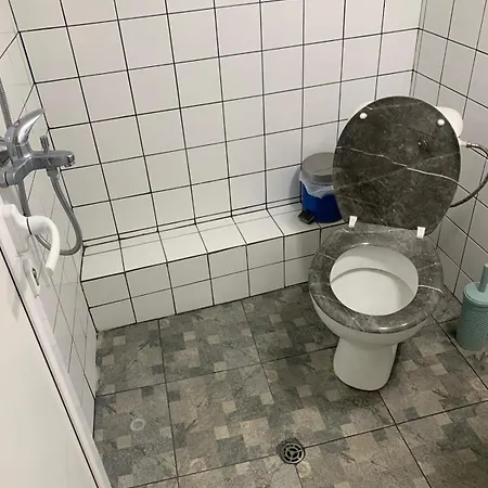 Norm Dorm Center Хотел